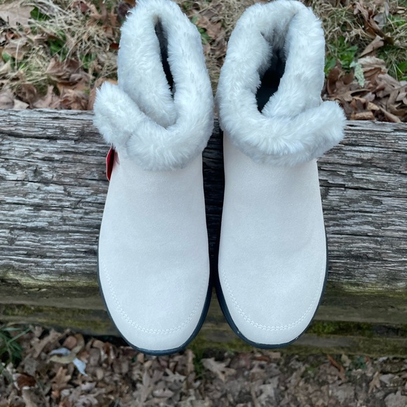 NWT Skechers Goga Mat Cream On The Go City 2 Leather Boots Size 8 Wide - Picture 2 of 11